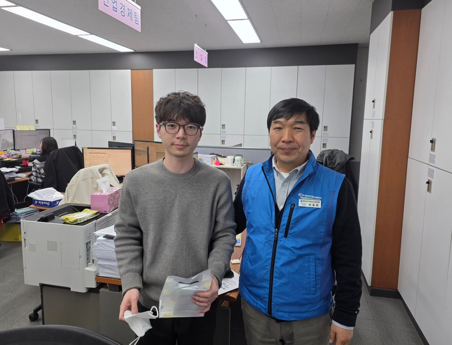 신규임용자 경공노 홍보 및 축하선물 전달